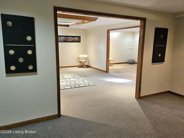 7204 Ben Franklin Ct, Louisville, KY 40214