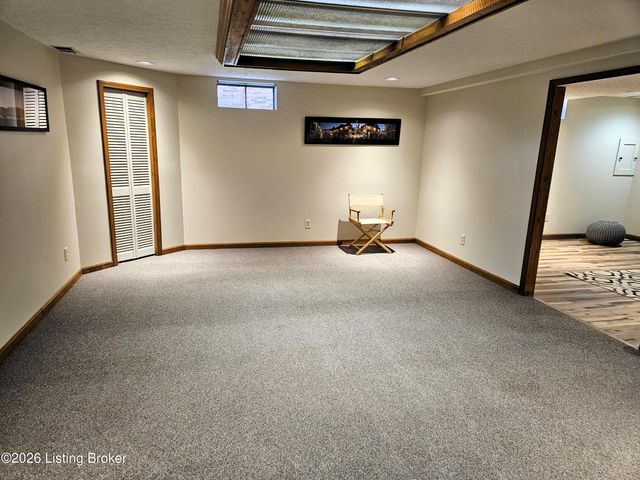 7204 Ben Franklin Ct, Louisville, KY 40214