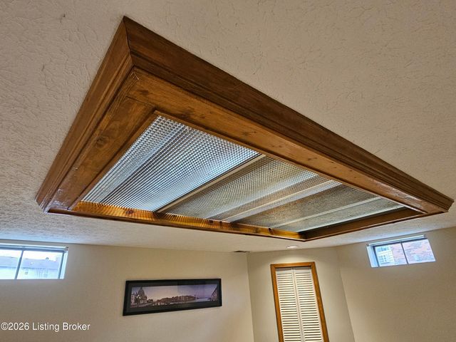 7204 Ben Franklin Ct, Louisville, KY 40214