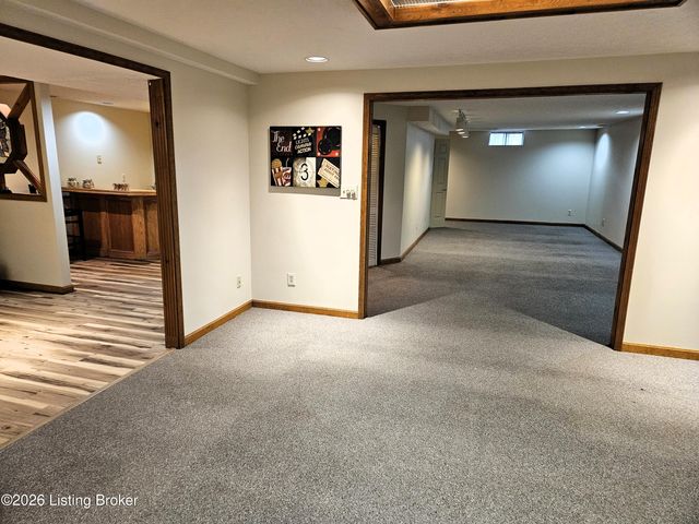 7204 Ben Franklin Ct, Louisville, KY 40214