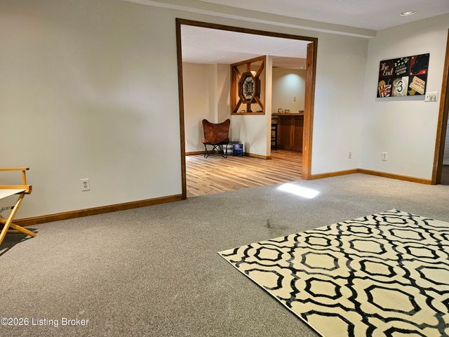 7204 Ben Franklin Ct, Louisville, KY 40214