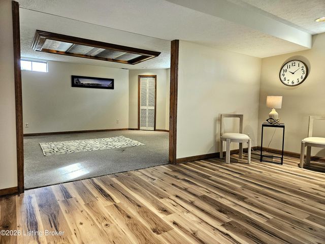 7204 Ben Franklin Ct, Louisville, KY 40214