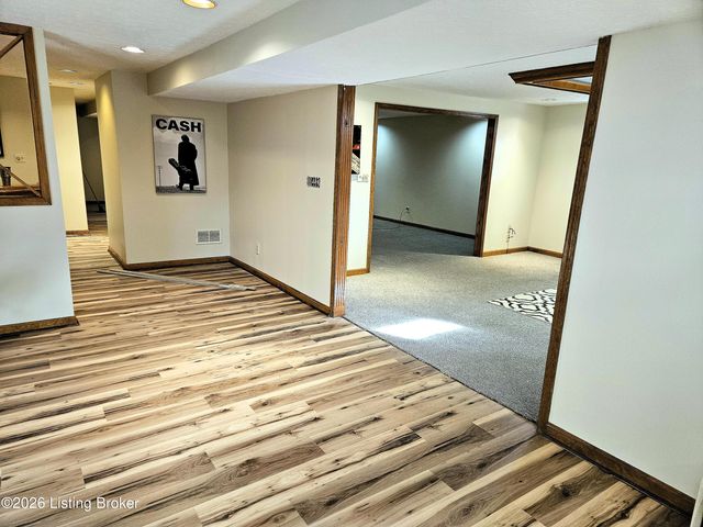 7204 Ben Franklin Ct, Louisville, KY 40214