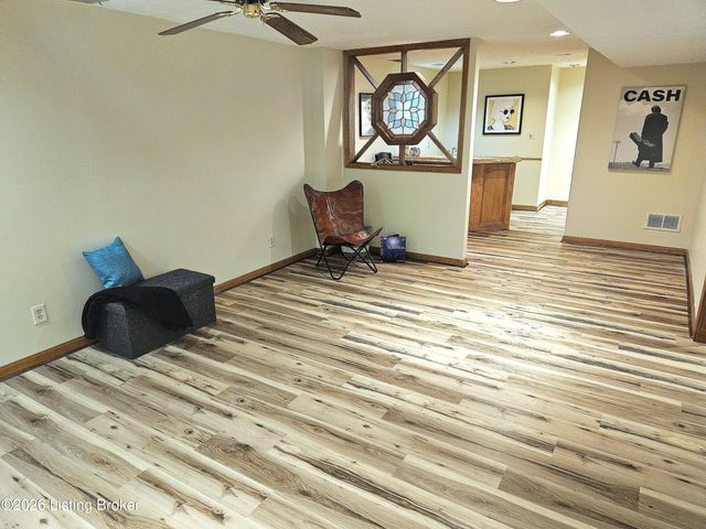 7204 Ben Franklin Ct, Louisville, KY 40214