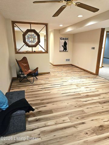 7204 Ben Franklin Ct, Louisville, KY 40214