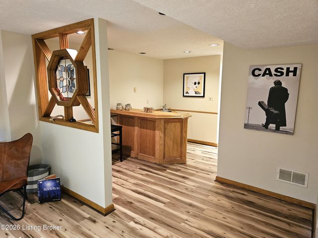 7204 Ben Franklin Ct, Louisville, KY 40214