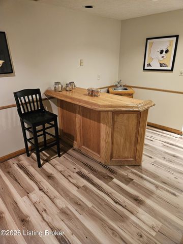 7204 Ben Franklin Ct, Louisville, KY 40214