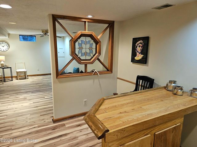 7204 Ben Franklin Ct, Louisville, KY 40214