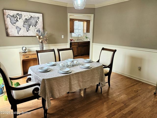 7204 Ben Franklin Ct, Louisville, KY 40214