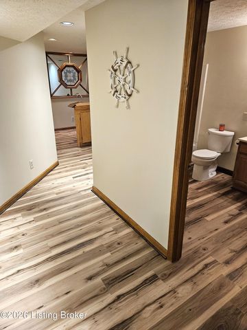 7204 Ben Franklin Ct, Louisville, KY 40214