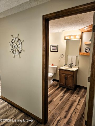 7204 Ben Franklin Ct, Louisville, KY 40214