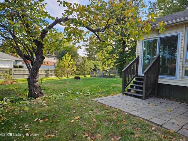 7204 Ben Franklin Ct, Louisville, KY 40214