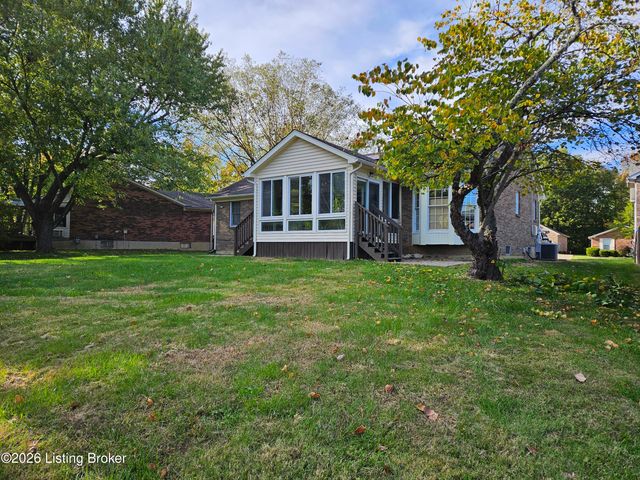 7204 Ben Franklin Ct, Louisville, KY 40214