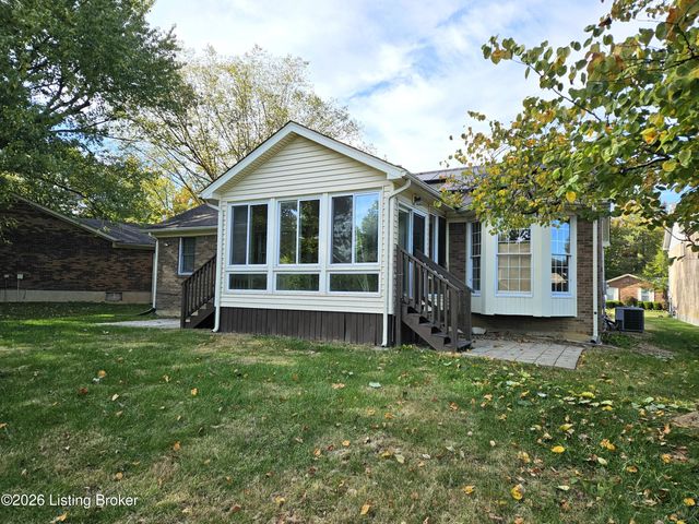 7204 Ben Franklin Ct, Louisville, KY 40214