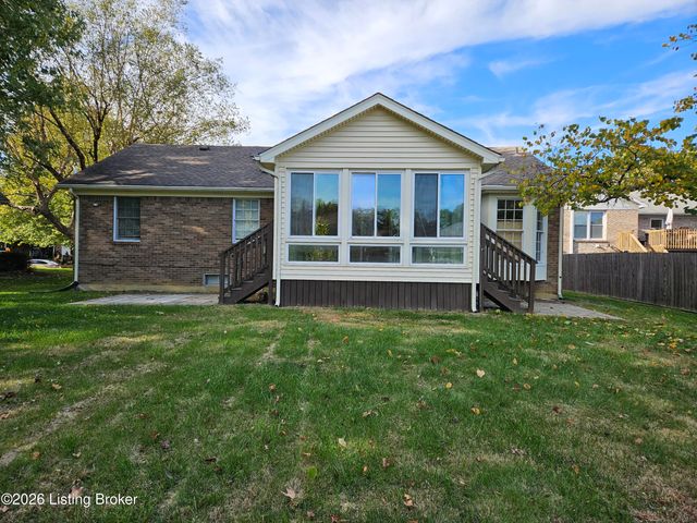 7204 Ben Franklin Ct, Louisville, KY 40214