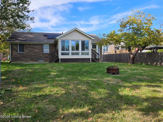 7204 Ben Franklin Ct, Louisville, KY 40214