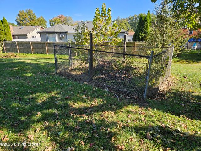 7204 Ben Franklin Ct, Louisville, KY 40214