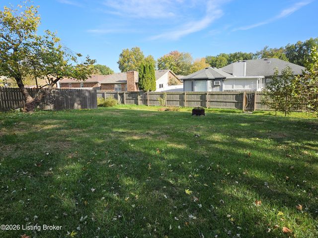 7204 Ben Franklin Ct, Louisville, KY 40214