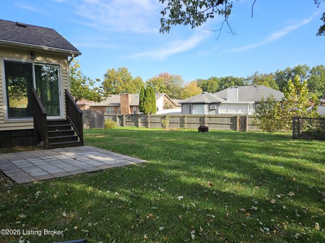 7204 Ben Franklin Ct, Louisville, KY 40214