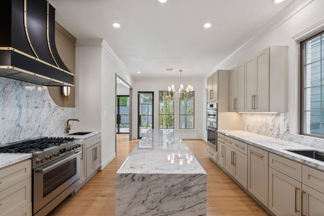 74 Briar Hollow Lane, Houston, TX 77027