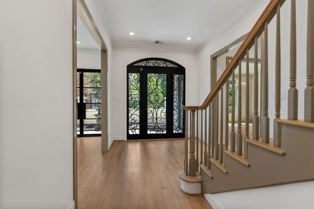 74 Briar Hollow Lane, Houston, TX 77027