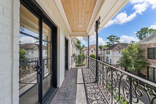 74 Briar Hollow Lane, Houston, TX 77027