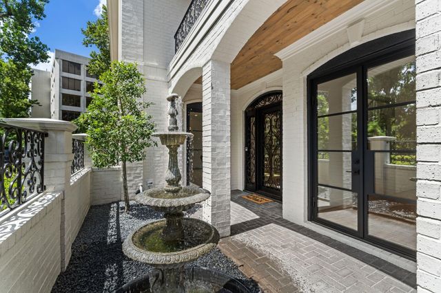 74 Briar Hollow Lane, Houston, TX 77027