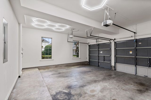 74 Briar Hollow Lane, Houston, TX 77027