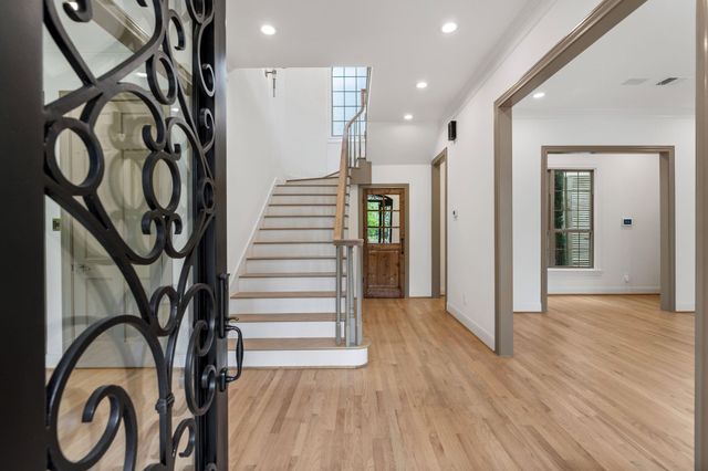 74 Briar Hollow Lane, Houston, TX 77027