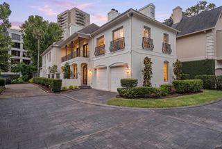 74 Briar Hollow Lane, Houston, TX 77027