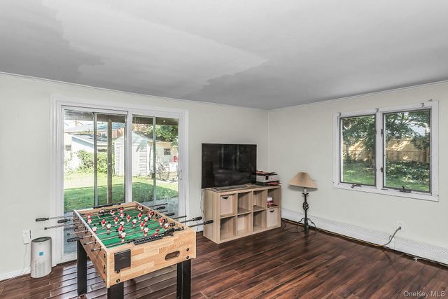 1 Karen Court, Bayville, NY 11709