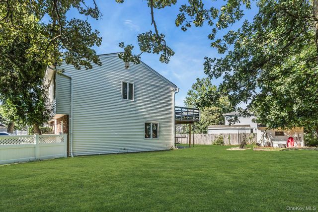 1 Karen Court, Bayville, NY 11709