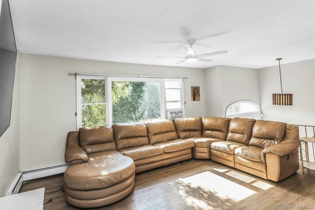 1 Karen Court, Bayville, NY 11709