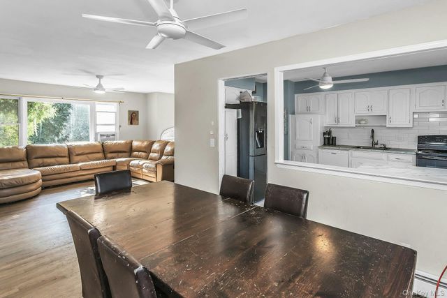 1 Karen Court, Bayville, NY 11709