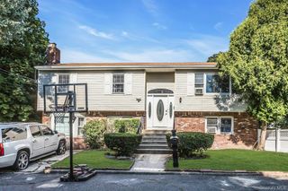 1 Karen Court, Bayville, NY 11709