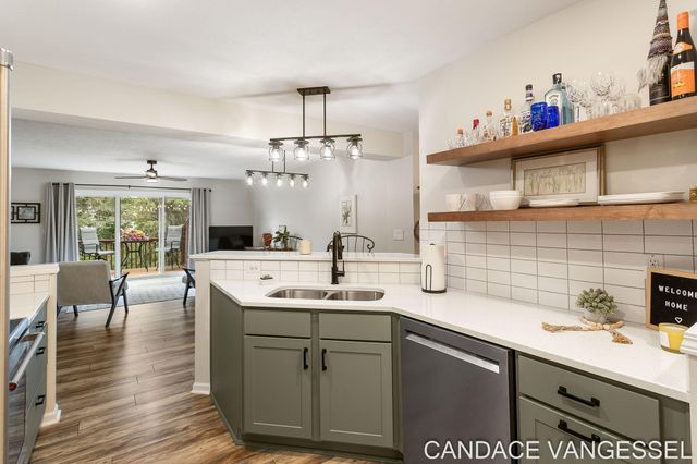 699 Sun Chase Drive, Park Twp, MI 49424