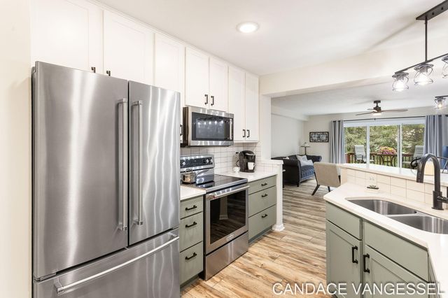 699 Sun Chase Drive, Park Twp, MI 49424