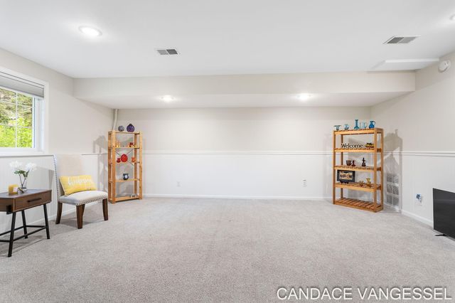 699 Sun Chase Drive, Park Twp, MI 49424