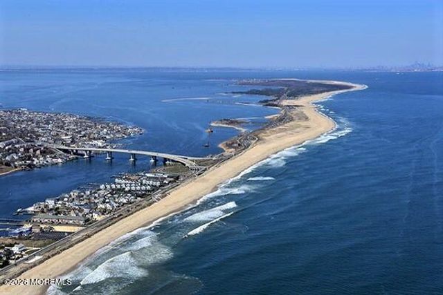 110 Augusta Drive, Lincroft, NJ 07738