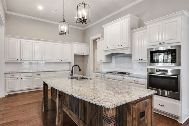 4400 Toddington Lane, College Station, TX 77845