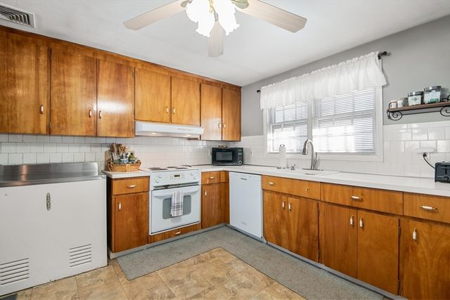 101 Regent Rd, Brockton, MA 02302