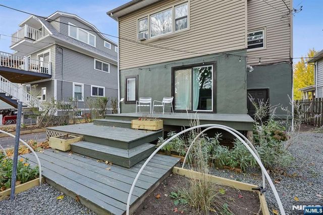 17 Oxford Street 1, Montclair, NJ 07042
