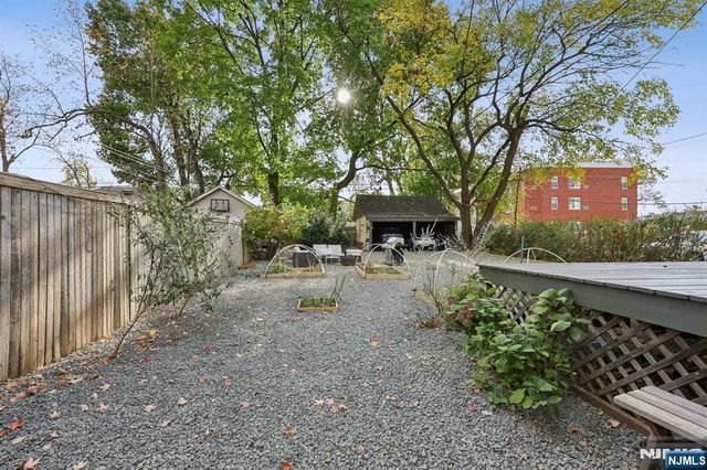 17 Oxford Street 1, Montclair, NJ 07042