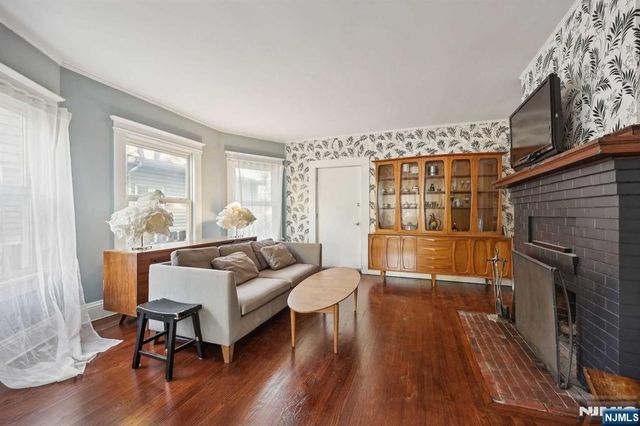 17 Oxford Street 1, Montclair, NJ 07042