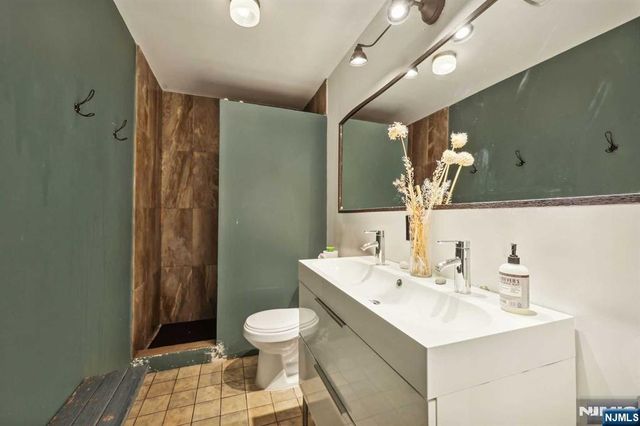 17 Oxford Street 1, Montclair, NJ 07042