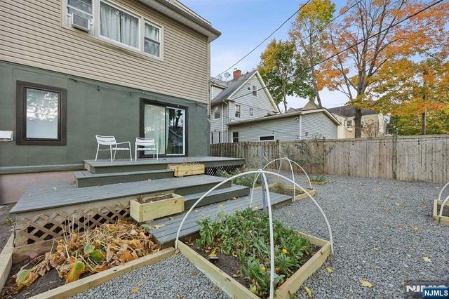 17 Oxford Street 1, Montclair, NJ 07042