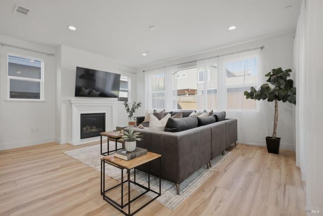 1588 Nightfall Ln, Fairfield, CA 94533