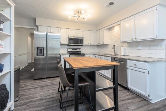 8672 CEDAR FARMS DR, Memphis, TN 38016