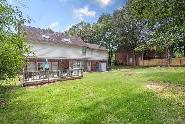 8672 CEDAR FARMS DR, Memphis, TN 38016