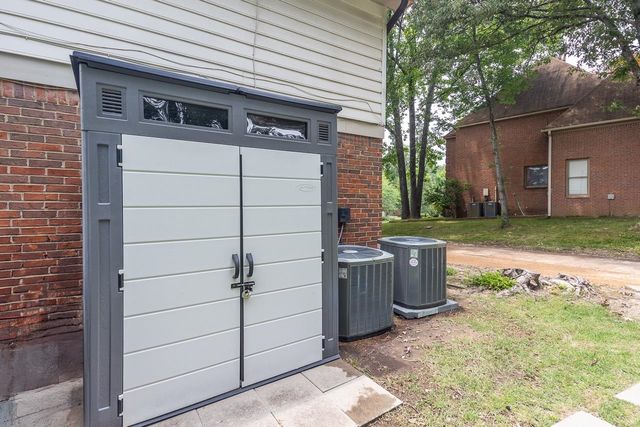 8672 CEDAR FARMS DR, Memphis, TN 38016